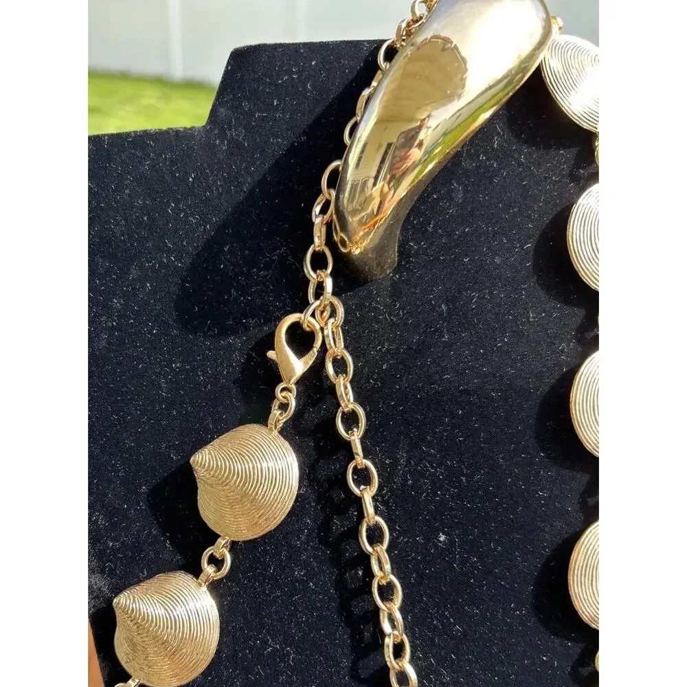 Unbranded | Jewelry | Vintage Goldtone Clamshell Necklace And Clamper ...